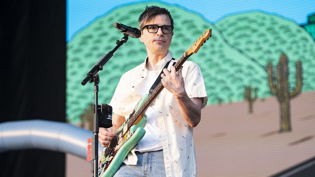 Weezer jams "Buddy Holly" live with fan following viral TikTok campaign