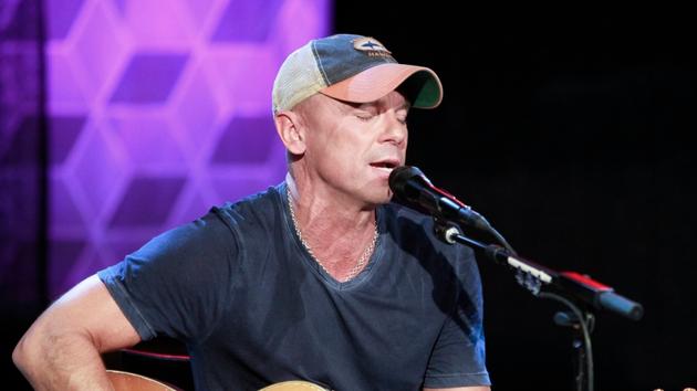 Kenny Chesney has something up his sleeves Kenny Chesney has something up his sleeves