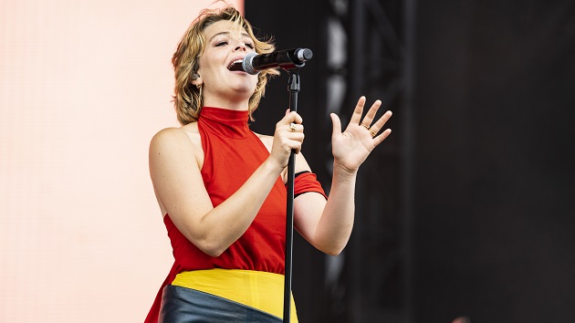 Watch Maggie Rogers cover Tate McRae’s “Greedy”