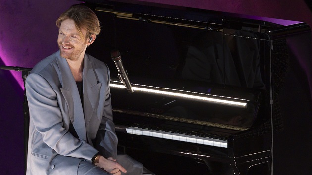 FINNEAS announces signature Fender Acoustasonic guitar