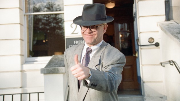 New play dramatizes Elton John’s battle against a British tabloid