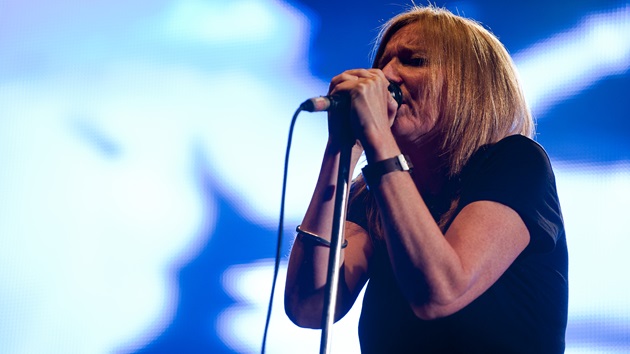 Watch Portishead’s ‘Roads’ performance for Palestine benefit concert