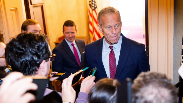 Enough Senate Democrats vote with Republicans to break government shutdown impasse