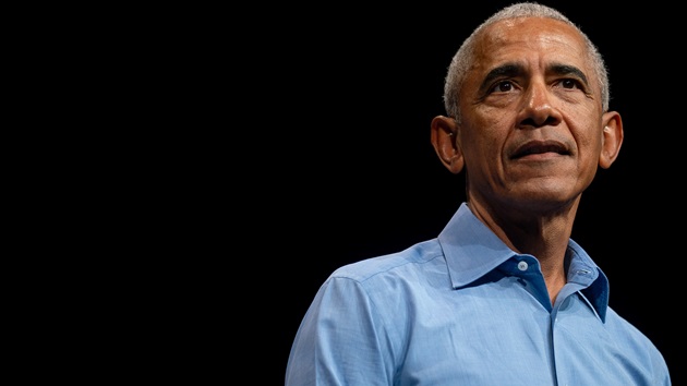 Obama surprises veterans on flight to DC with special Veterans Day salute