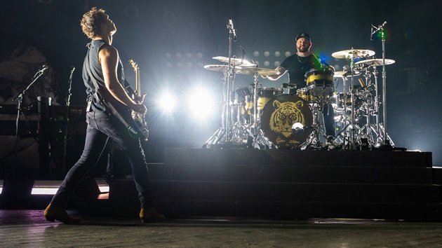 Royal Blood breaks 'radio silence': 'Can't wait to see you all again soon'
