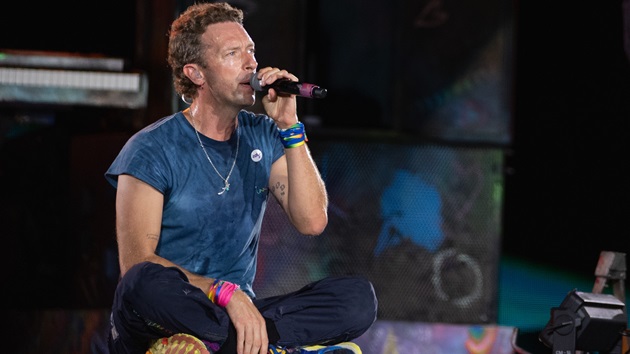 Woman at center of viral kiss cam moment at Coldplay concert breaks silence Woman at center of viral kiss cam moment at Coldplay concert breaks silence