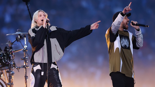 Watch Linkin Park take part in gender reveal for fan’s baby at a concert