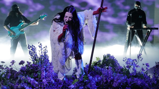 Hop on an ’emotional roller coaster’ with Poppy on new album, ﻿’Empty Hands’
