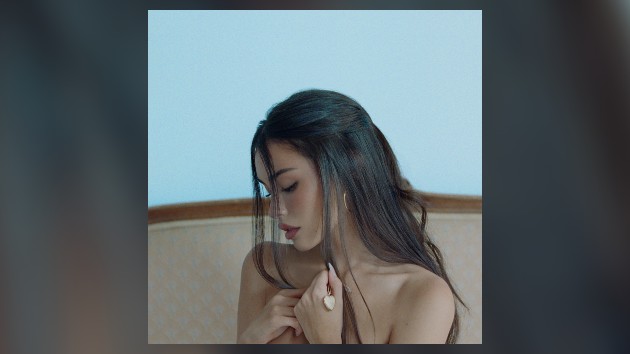 Madison Beer’s ‘locket’ opens in the top 10 Madison Beer’s ‘locket’ opens in the top 10