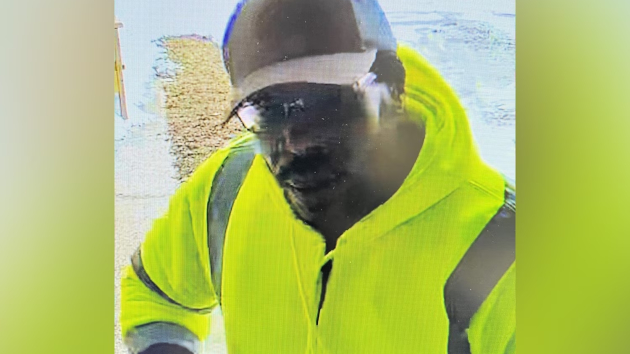 Investigators searching for suspect in killing, robbery of bar owner