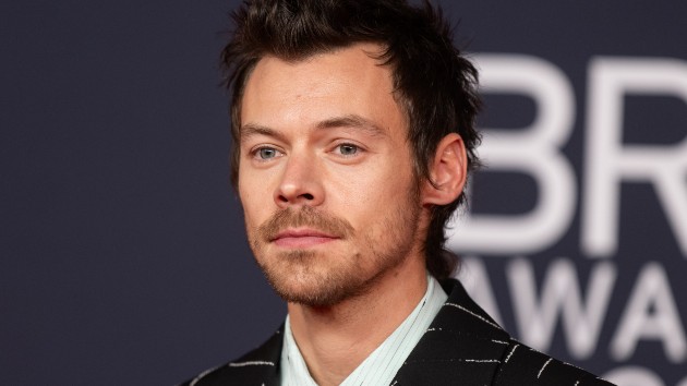 Harry Styles shows up to ‘SNL’ a week early, gifts tickets to students at alma mater Harry Styles shows up to ‘SNL’ a week early, gifts tickets to students at alma mater