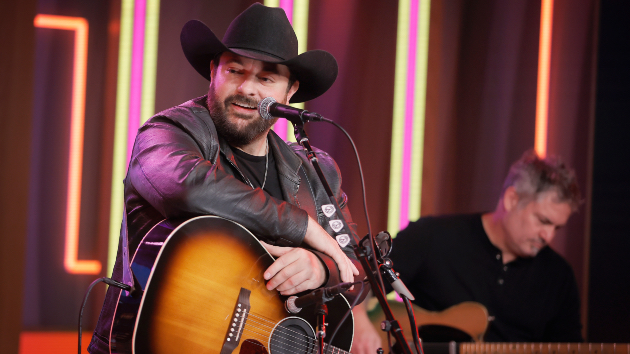 Chris Young brings Famous Friends to midtown Nashville Chris Young brings Famous Friends to midtown Nashville