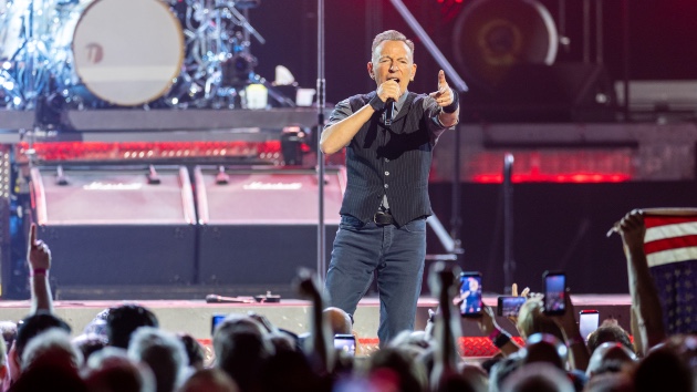 Bruce Springsteen breaks out Clash cover for the first time in over a decade at LA show