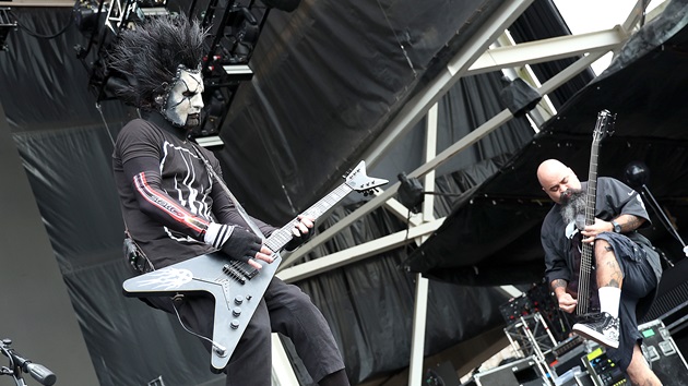 Static-X cancels 2026 tour dates due to ‘serious medical issues’