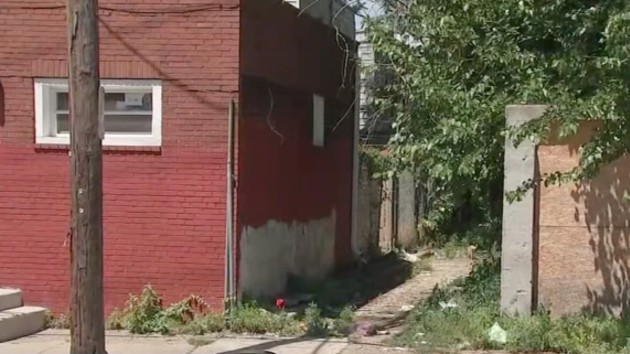 Suspects sought after mom of 4 fatally beaten with bricks and robbed in Philadelphia: Police