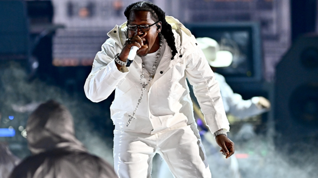 Don Toliver brings out Ye, Travis Scott during Octane tour Don Toliver brings out Ye, Travis Scott during Octane tour
