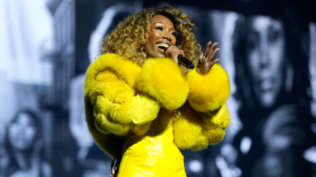 Brandy honored with ‘Essence’ Legend Award, key to Mississippi hometown Brandy honored with ‘Essence’ Legend Award, key to Mississippi hometown