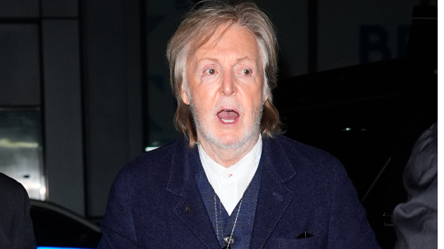Beatles Magical Mystery Tour bus has chance encounter with Paul McCartney Beatles Magical Mystery Tour bus has chance encounter with Paul McCartney