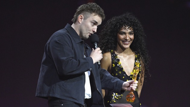 Sam Fender and Olivia Dean break 73-year-old UK chart record with ‘Rein Me In’ Sam Fender and Olivia Dean break 73-year-old UK chart record with ‘Rein Me In’