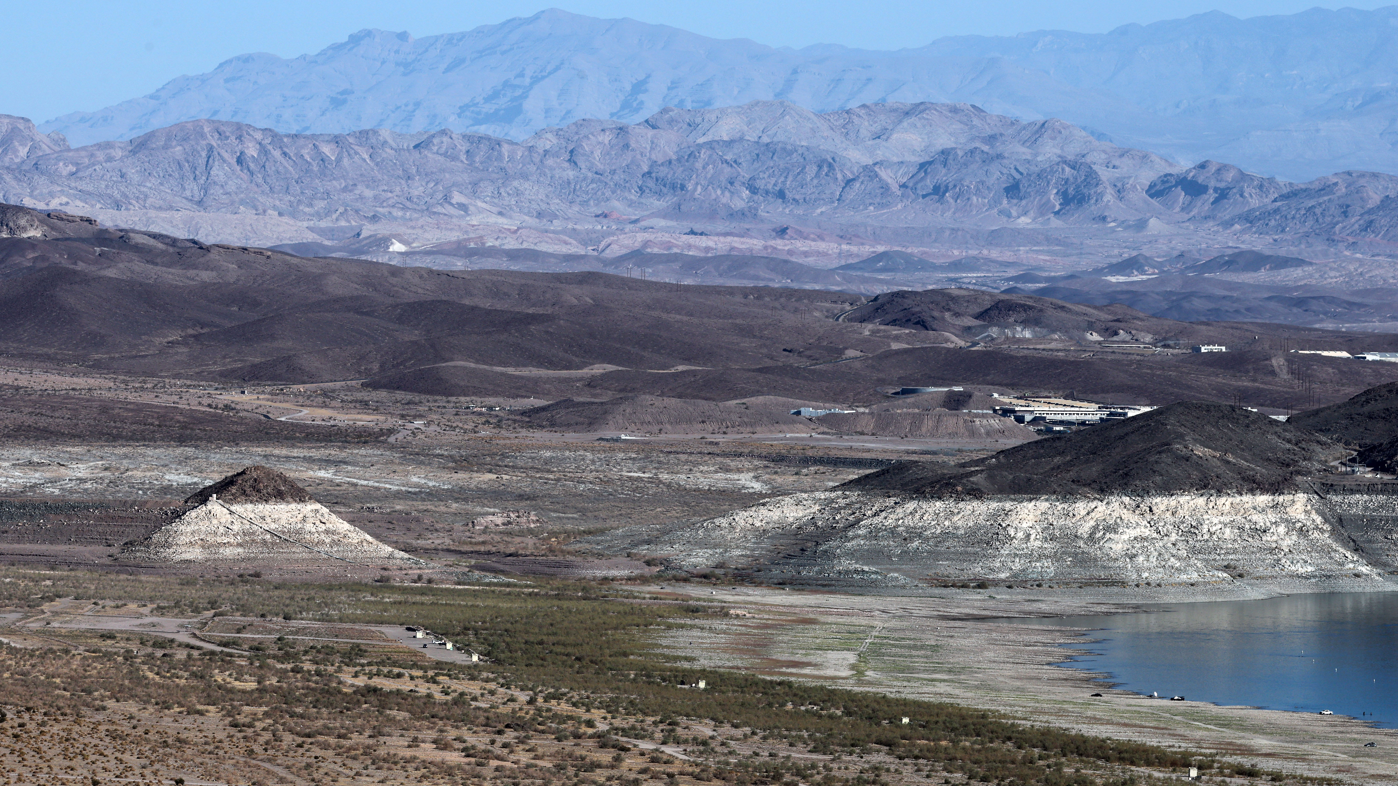 Lake Mead, nation’s largest reservoir, reaches its lowest water level on record