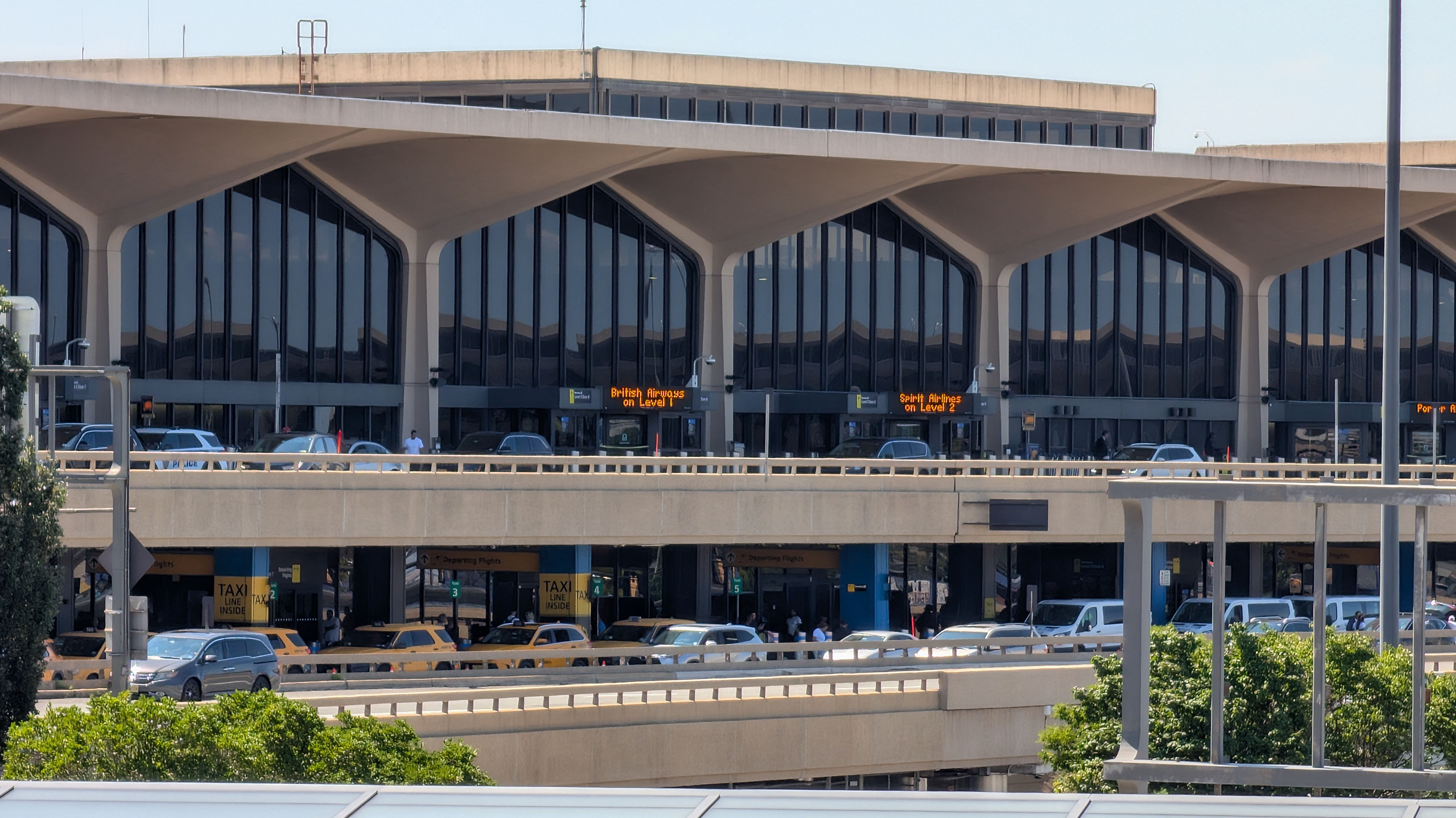 Hundreds of flights canceled, planes stopped at Newark, Philadelphia due to equipment outage: FAA