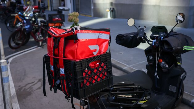 DoorDash to acquire Instacart in deal valued around $17B, companies announce