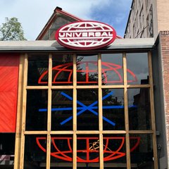 <p>Un nuevo local y nuevas burgers para probar en Universal 79. Carrera 9 #79a-26</p>