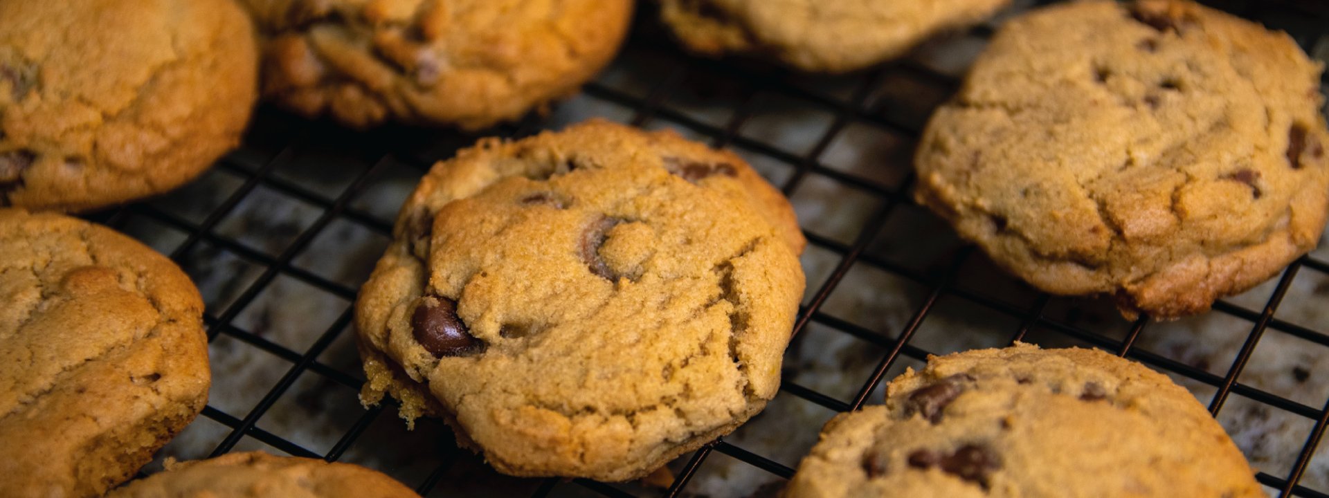 Para no BáTallar con el antojo de dulce, pida nuestras galletas: Avena, Chips de chocolate o Coco y Marañon.