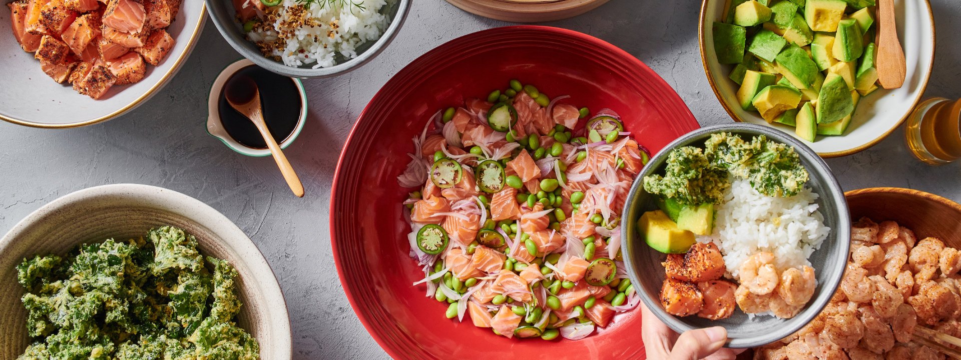 ¿Amante de los pokes? Pida a domicilio nuestra barra y ármelos como quiera.