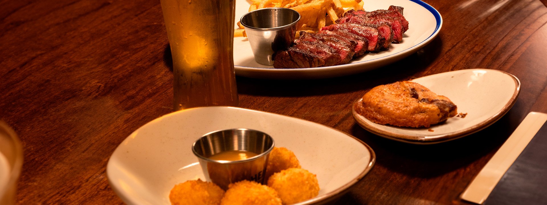 Nuestro Menú Mediodía, disponible de lunes a viernes de 12:00 p.m. a 3:00 p.m. desde $55.000