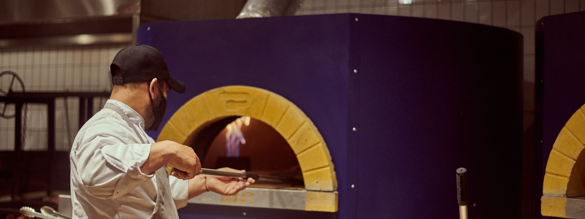 Encuentre en nuestro comedor italiano preparaciones de carnes, vegetales y pescados en horno y parrilla.