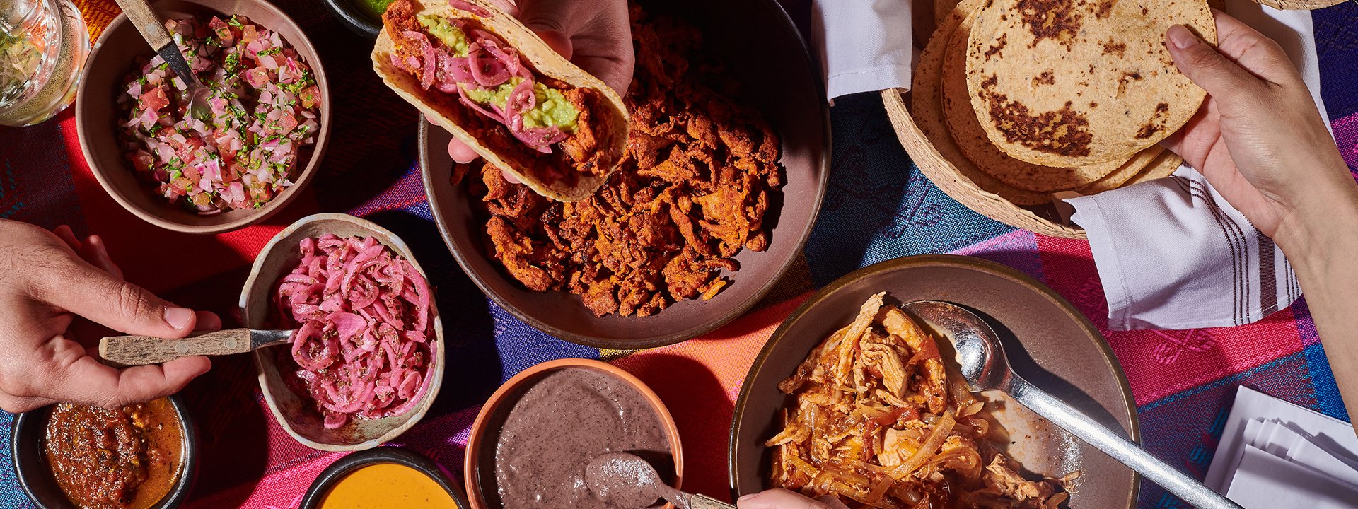 Pernil de cerdo, lasagna, barra de tacos y más&nbsp;para celebrar en casa
Preparaciones listas de Ugly American, La Fama, Veccina, Central Cevichería, Osaki y Cantina y Punto&nbsp;para servir al centro de la mesa.