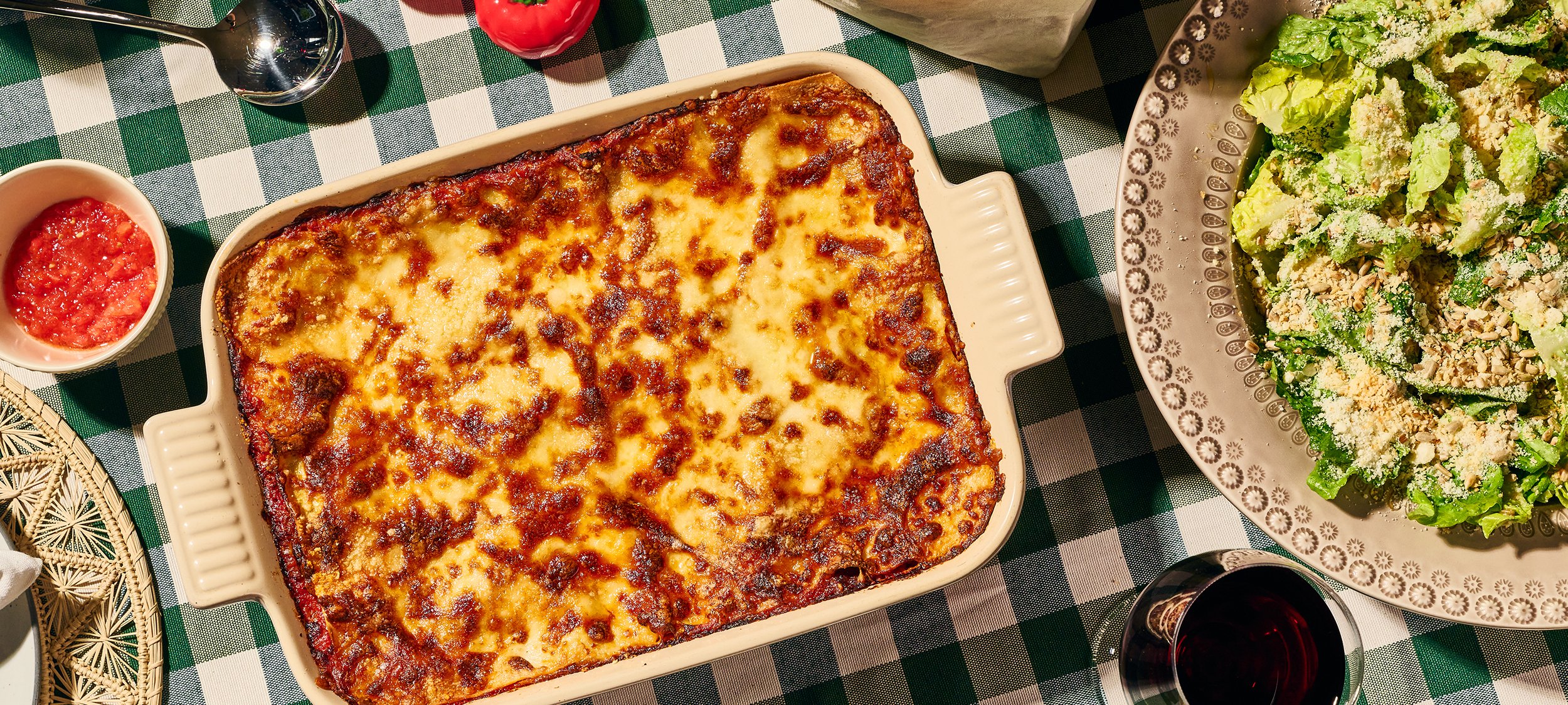 Lasagna, Ensalada César y Tiramisú Veccina