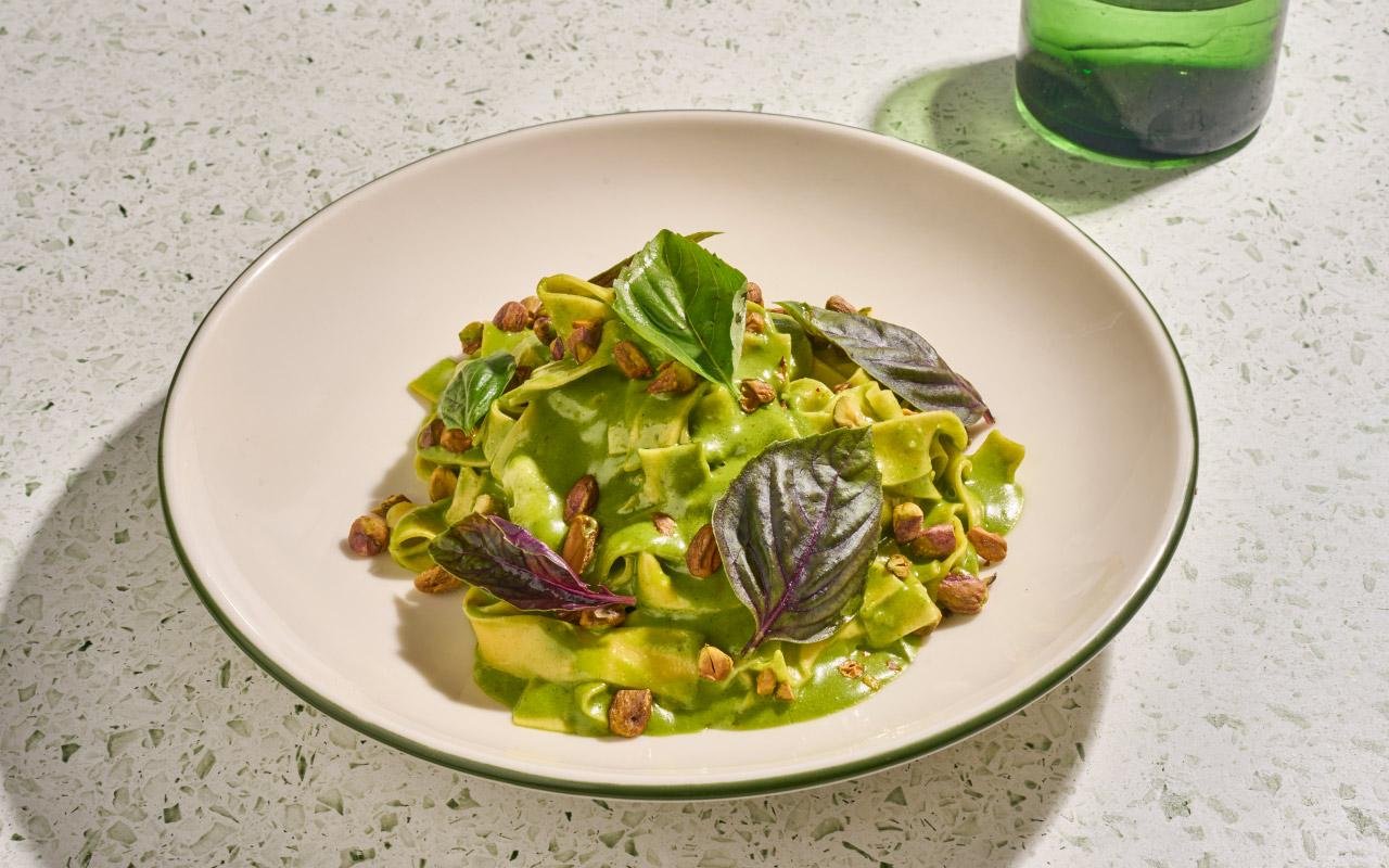Fettuccine de pesto con pistachos 1