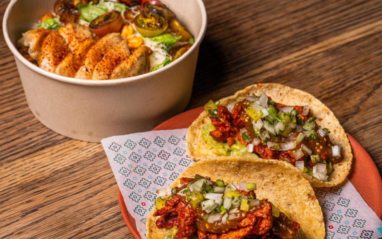 Ensalada Cantina + 2 tacos 1