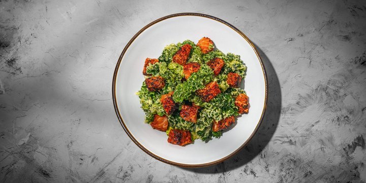 Poke Guacamole con Salmón