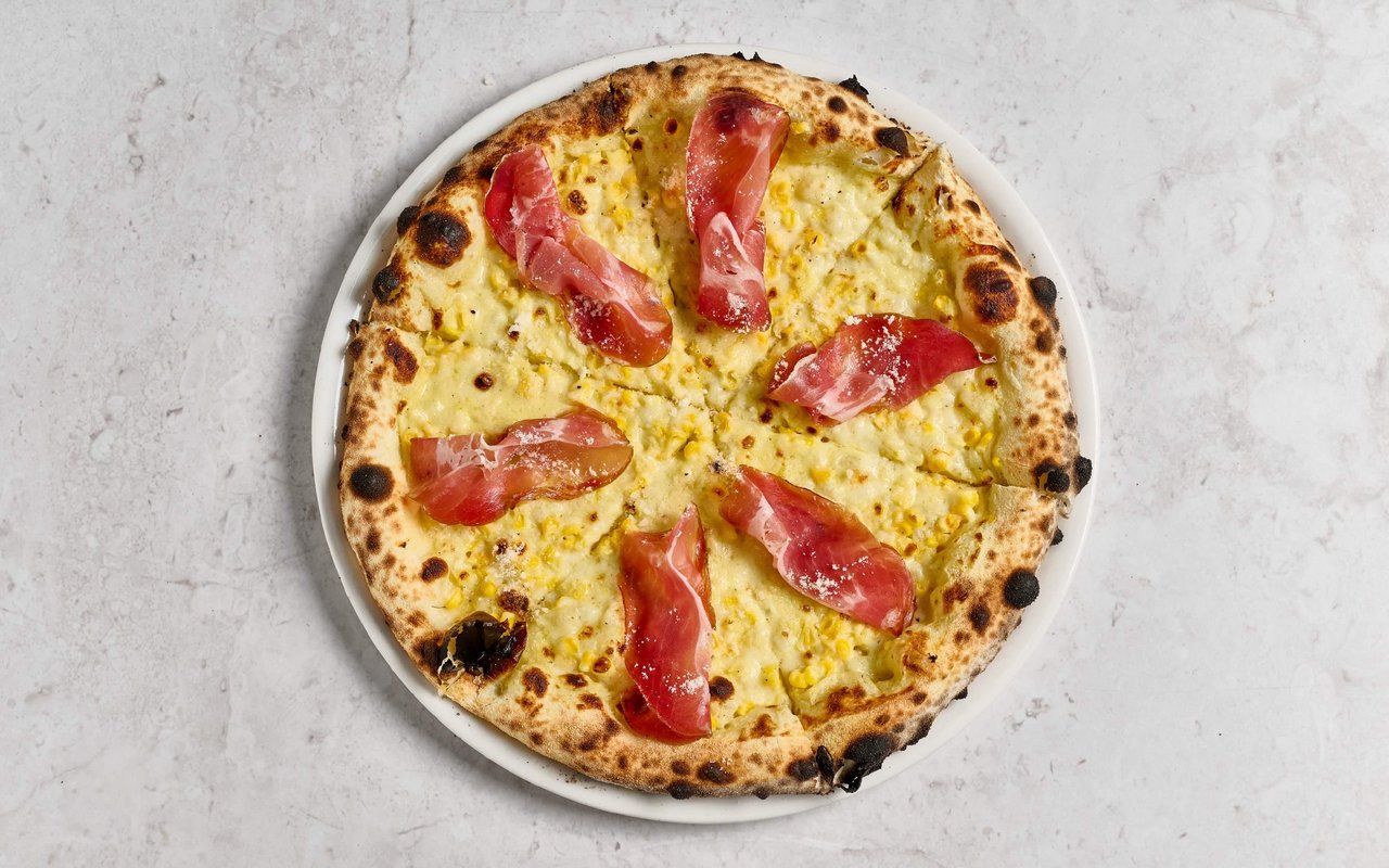 Pizza Coppa y maíz 1