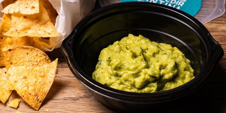 Guacamole hecho en molcajete