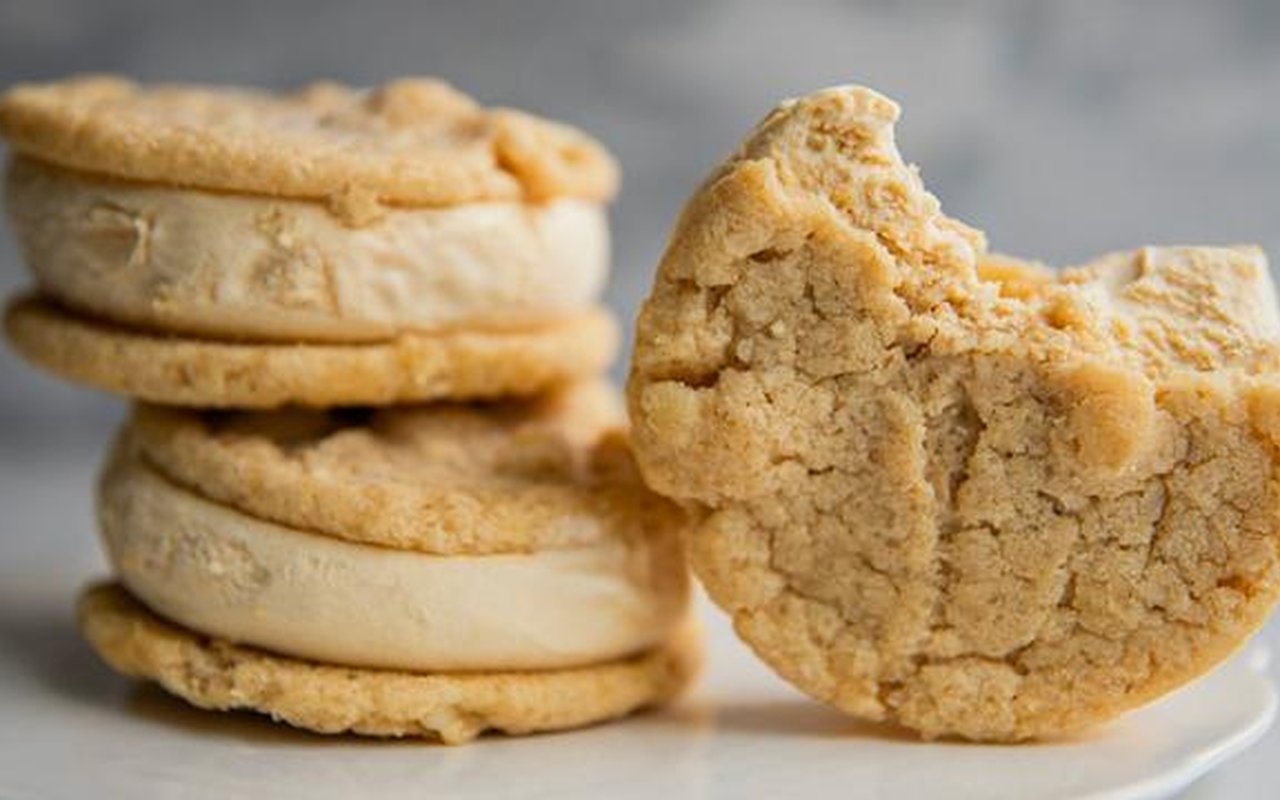 Sanduche de Helado de Caramelo Salado   Macadamia 1