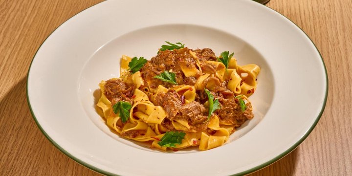 Tagliatelle de cordero a la leña