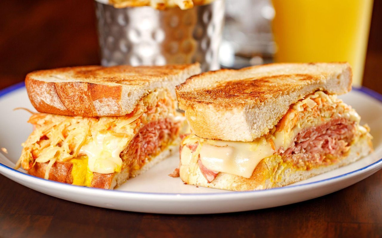 Sánduche Corned Beef 1