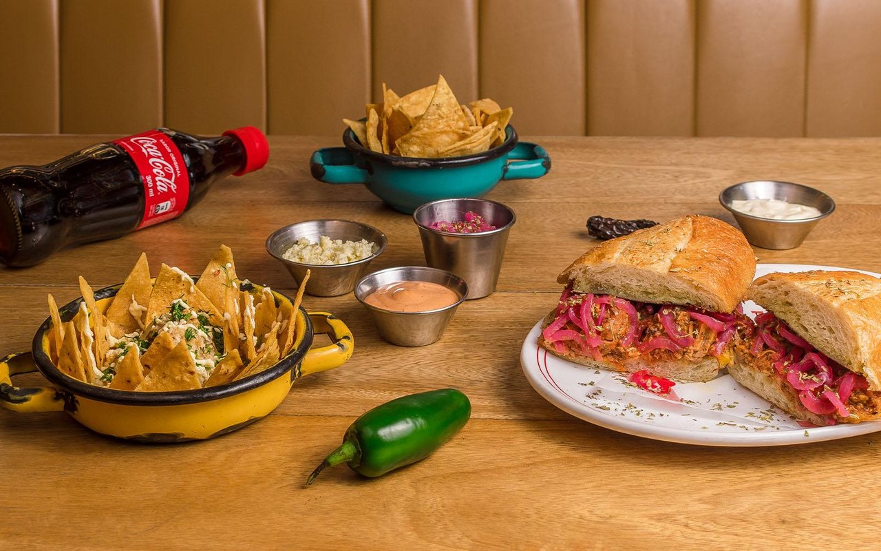 Chilaquiles y Torta de Cochinita 1