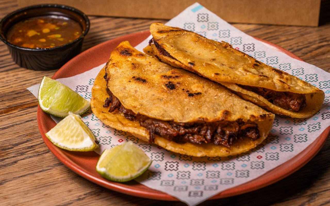 Taco crujiente de birria de res 1