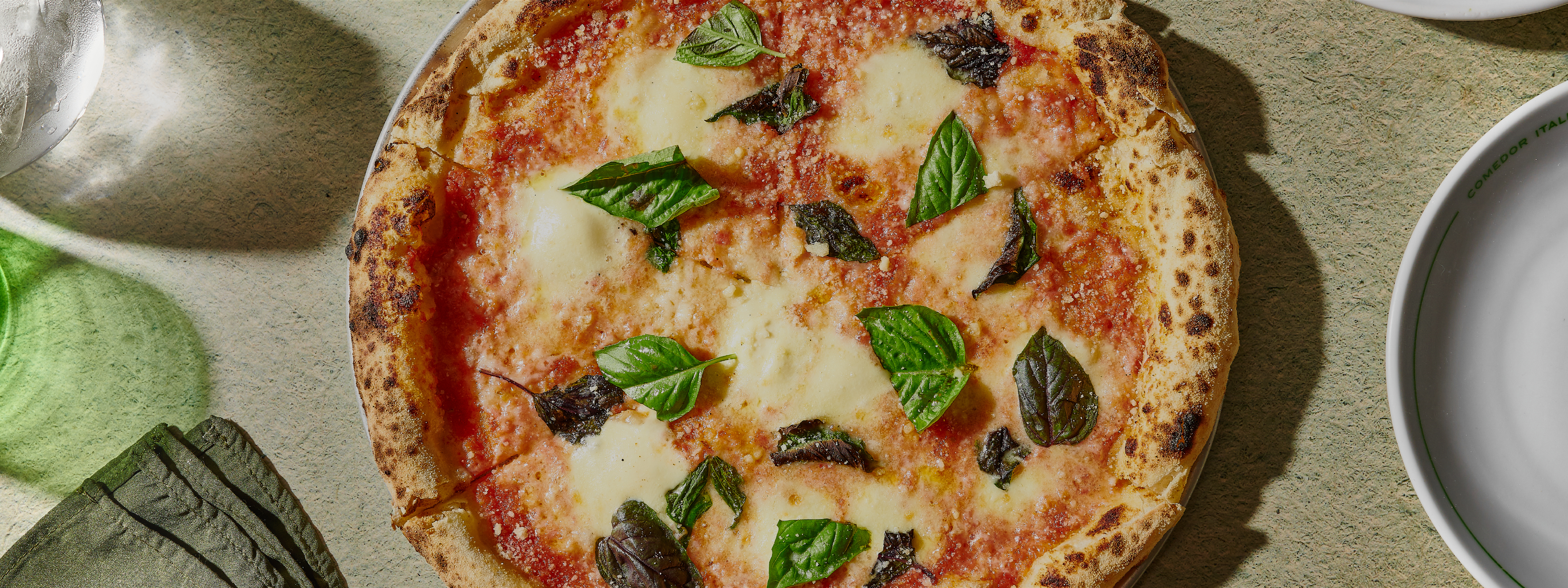 Veccina tiene domicilios. Los favoritos de nuestro menú para compartir en casa.