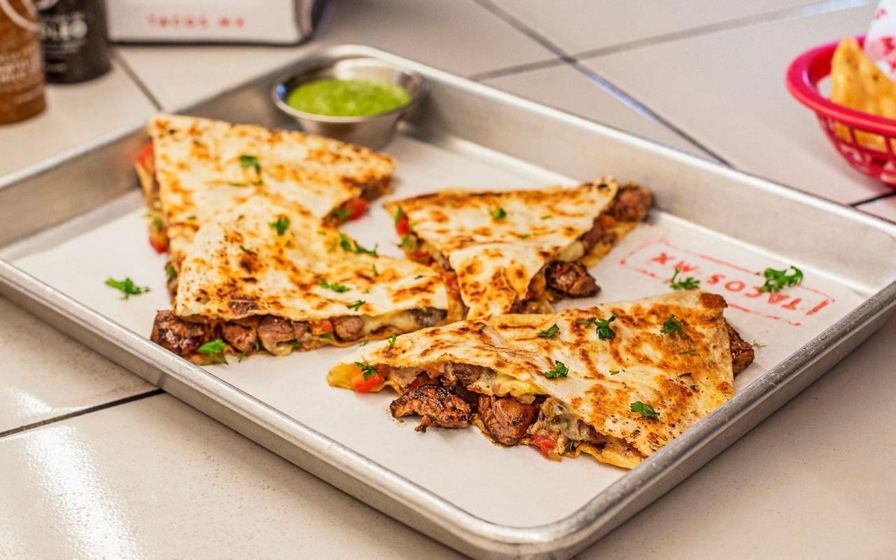 Quesadillas de Res Asada Takami