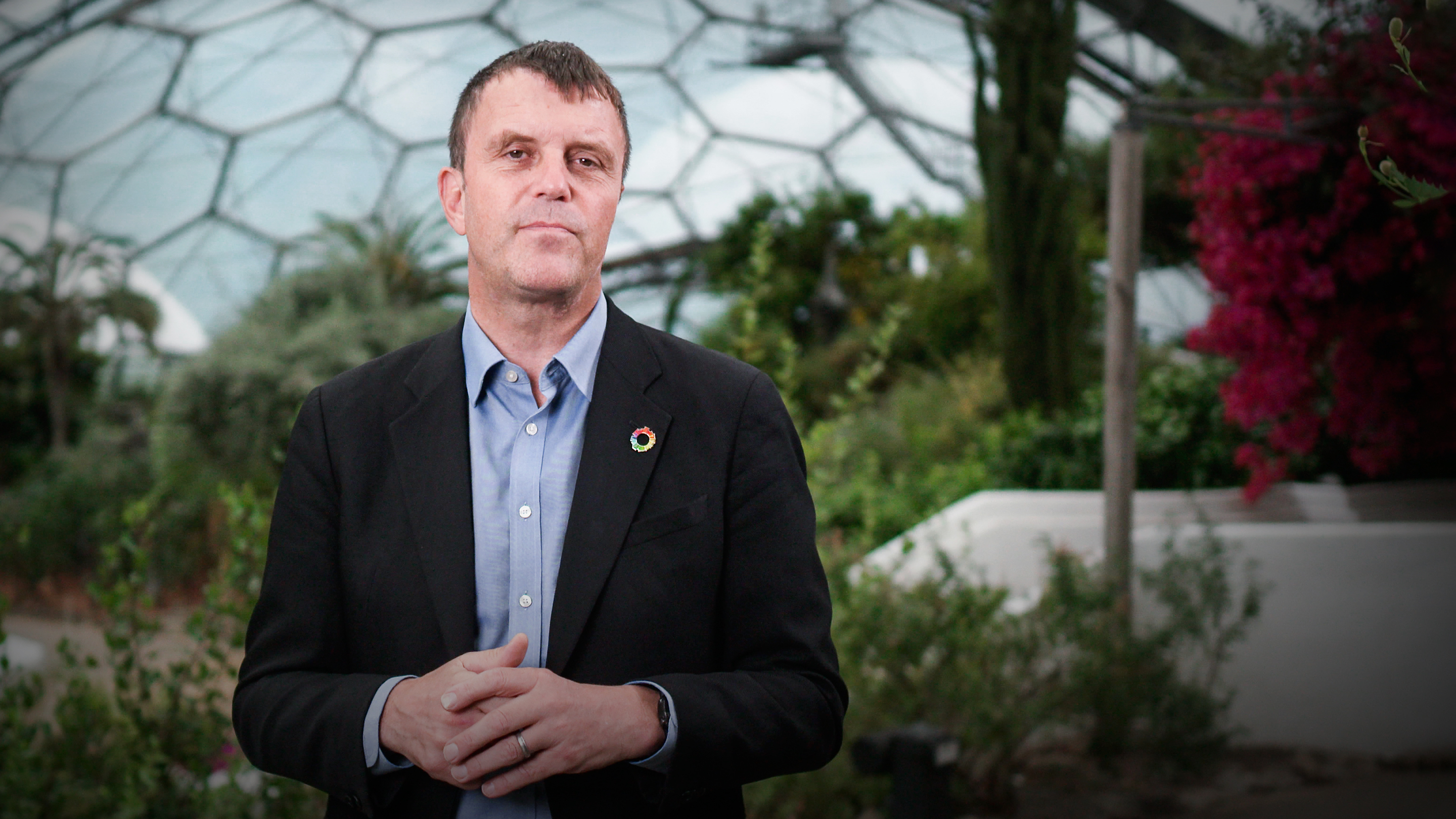 Nigel Topping: 3 reglas para un mundo con cero emisiones de carbono | TED  Talk