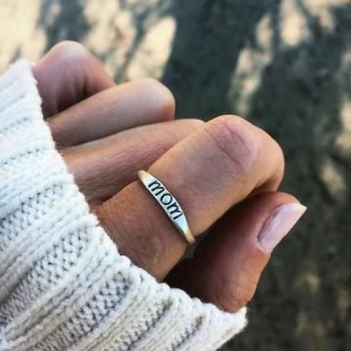 Mom Engraved Elegant Ring