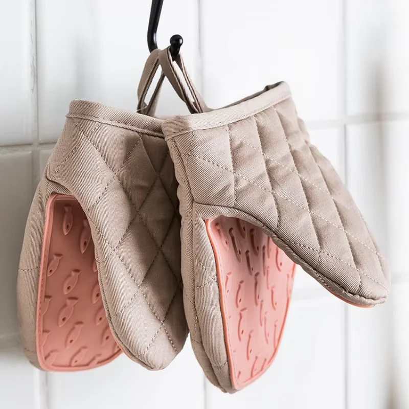 1-Pair Fish Shaped Silicone Anti Scald Oven Gloves