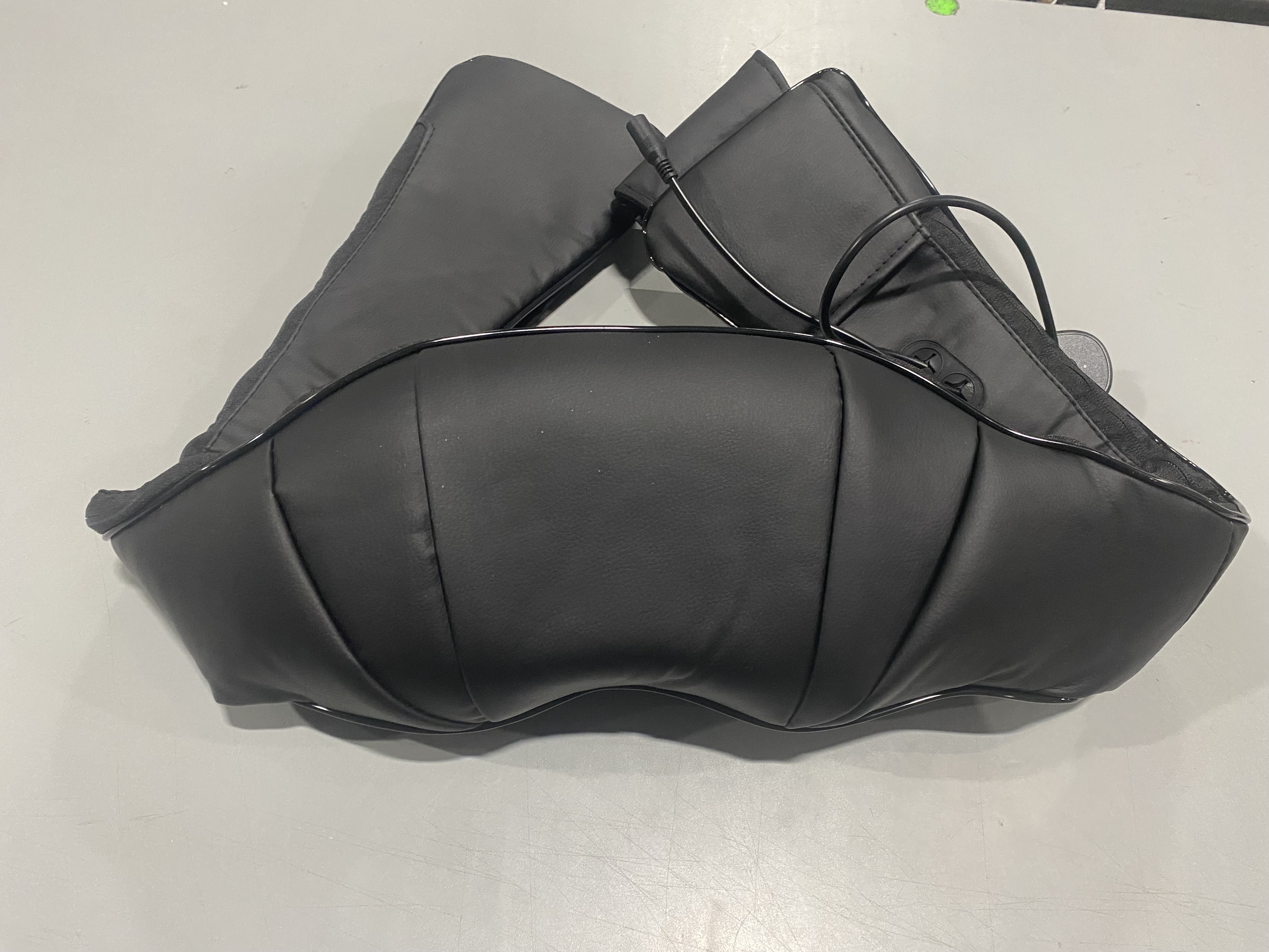 GENERIC SHIATSU NECK , SHOULDER MASSAGER - BACK MASSAGER WITH HEAT - BLACK