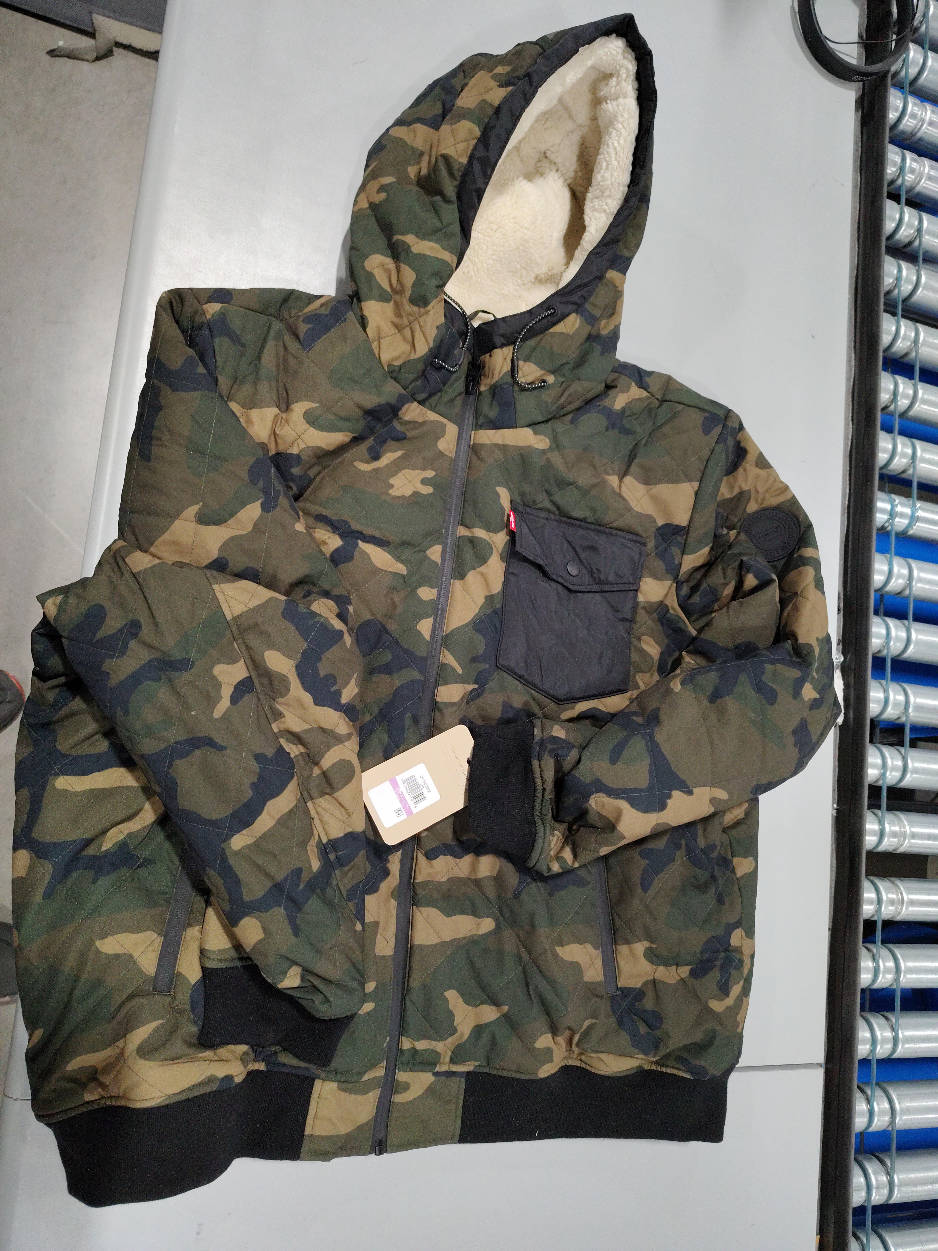 LEVI'S DIAMOND QUILTED SHERPA LINED BOMBER JACKET CAMO SIZE: MEN 2XL - CAMO - New